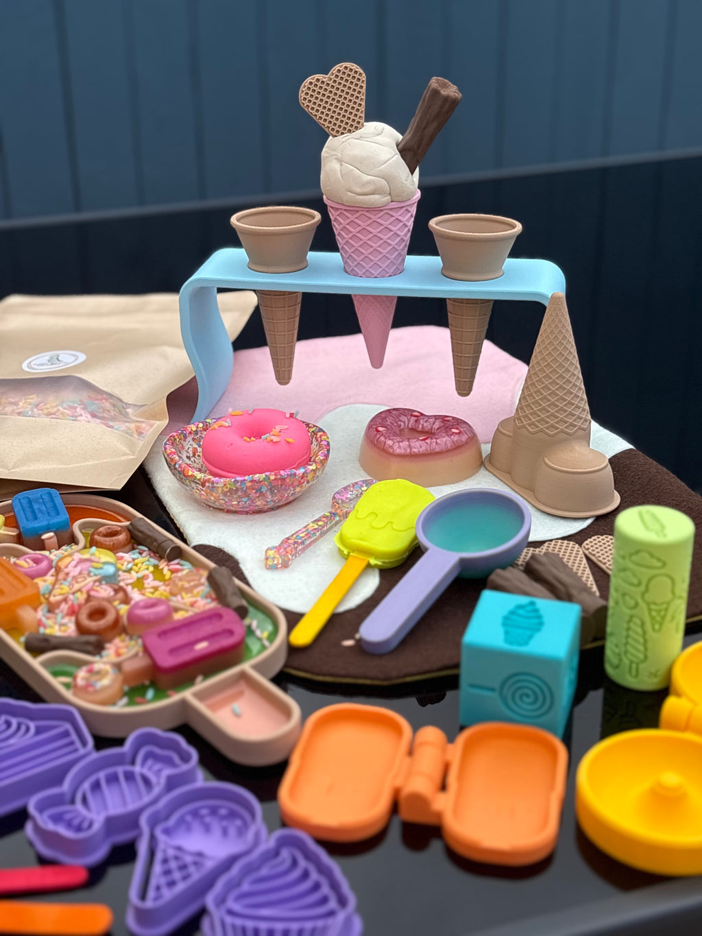 The Summer Treat Maker Set (Tip & Play Box)
