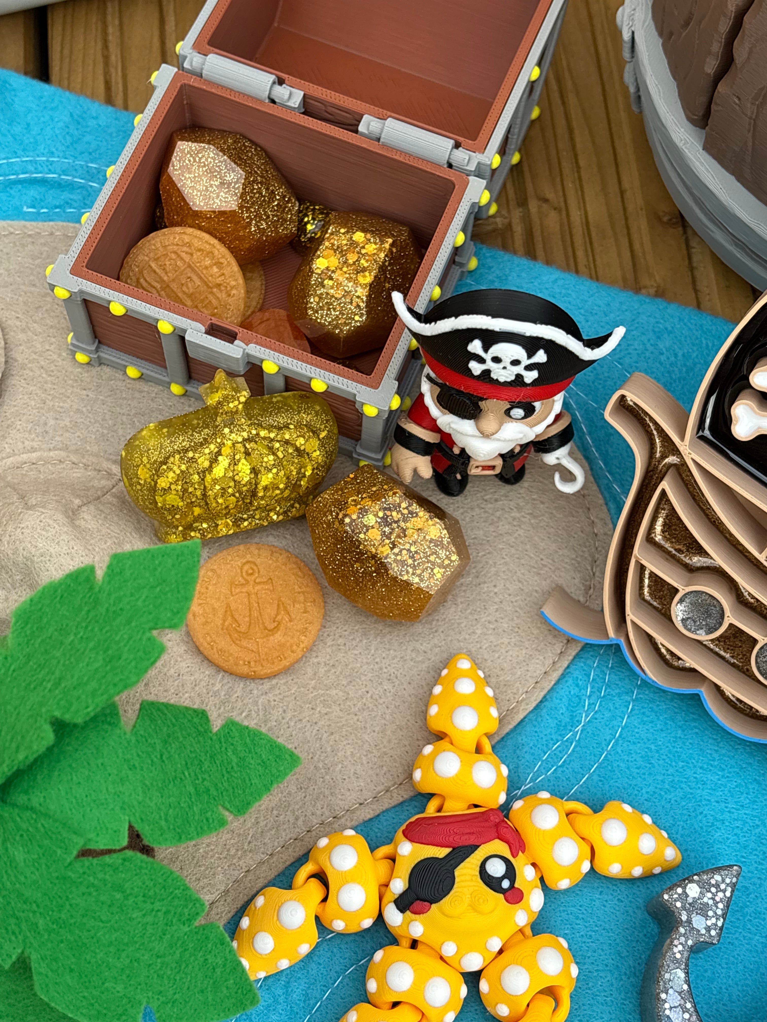 Pirate Tip & Play Box