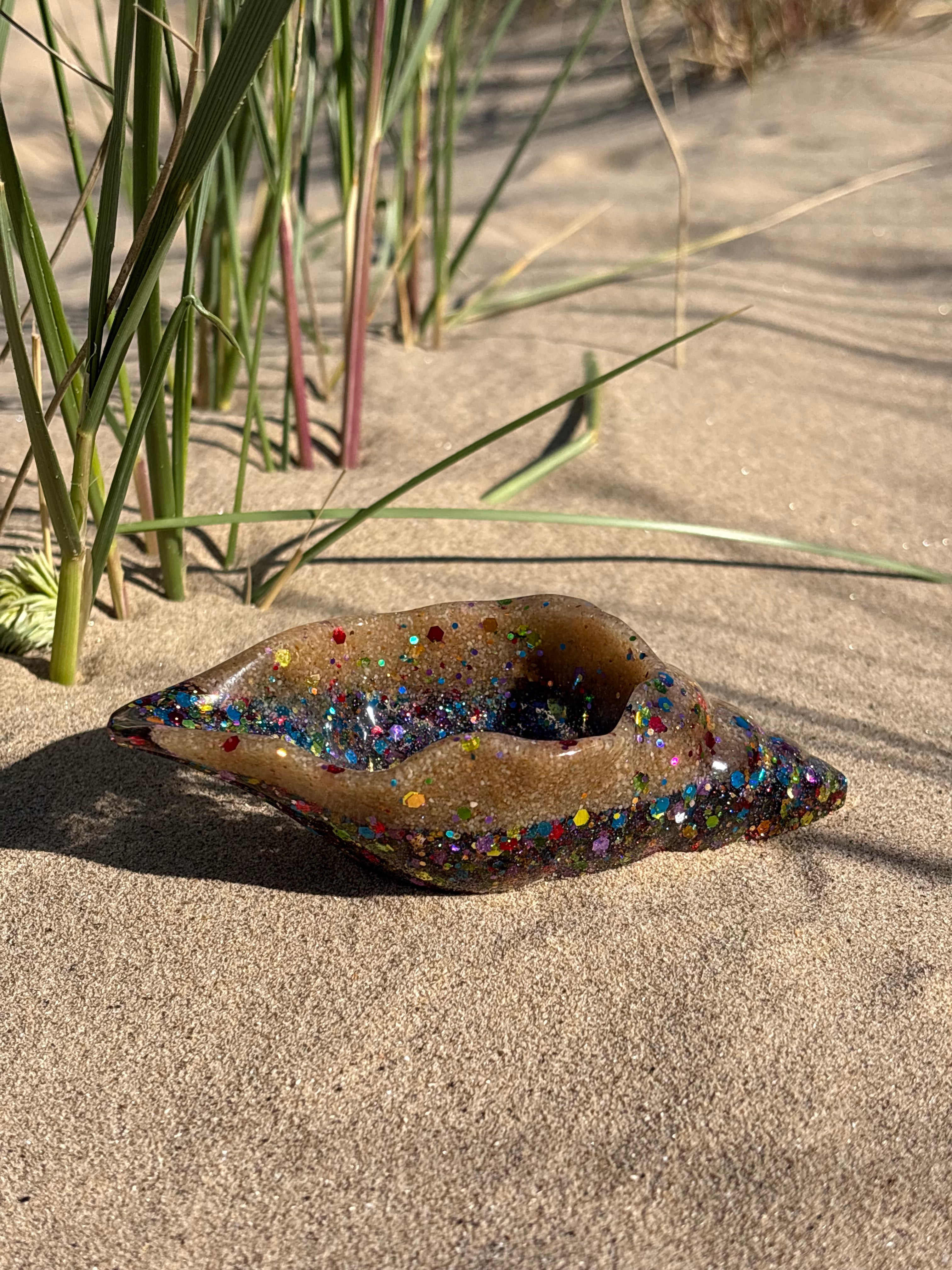Shell (sand and glitter)