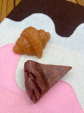 Resin cake / croissant