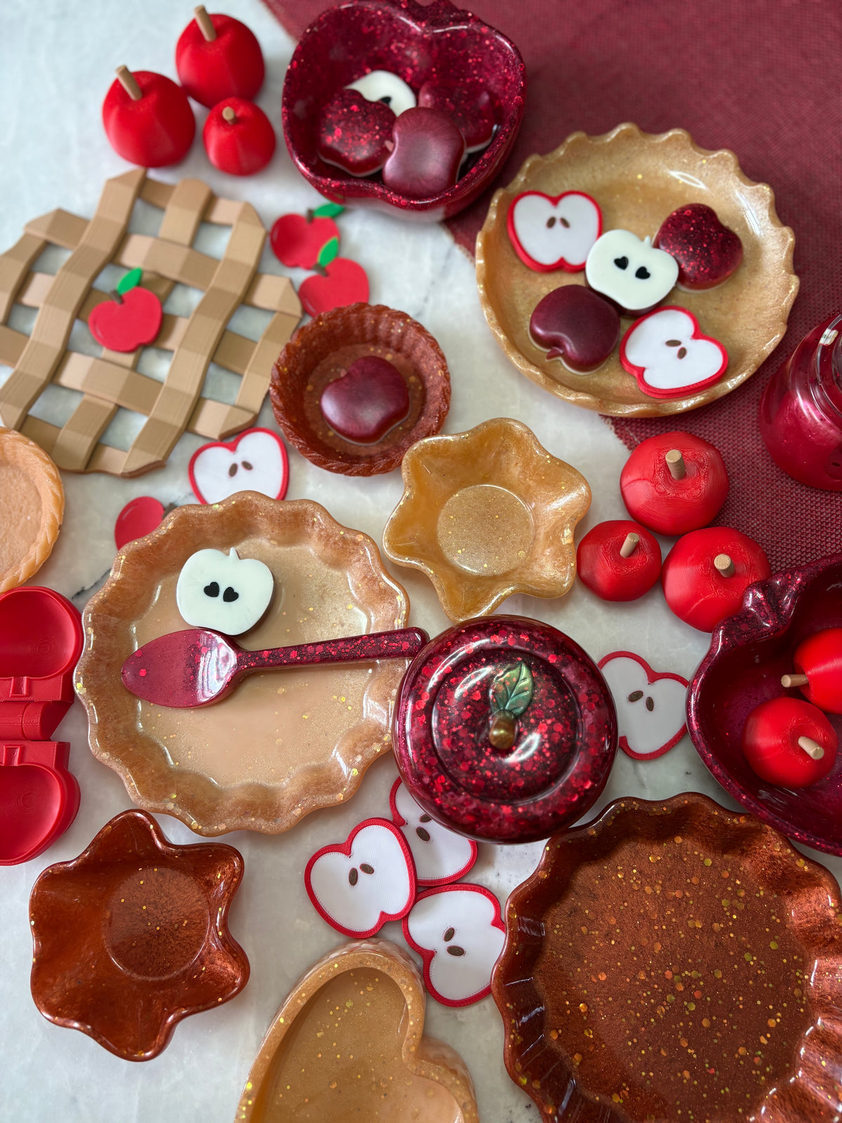 A variety of resin tart cases