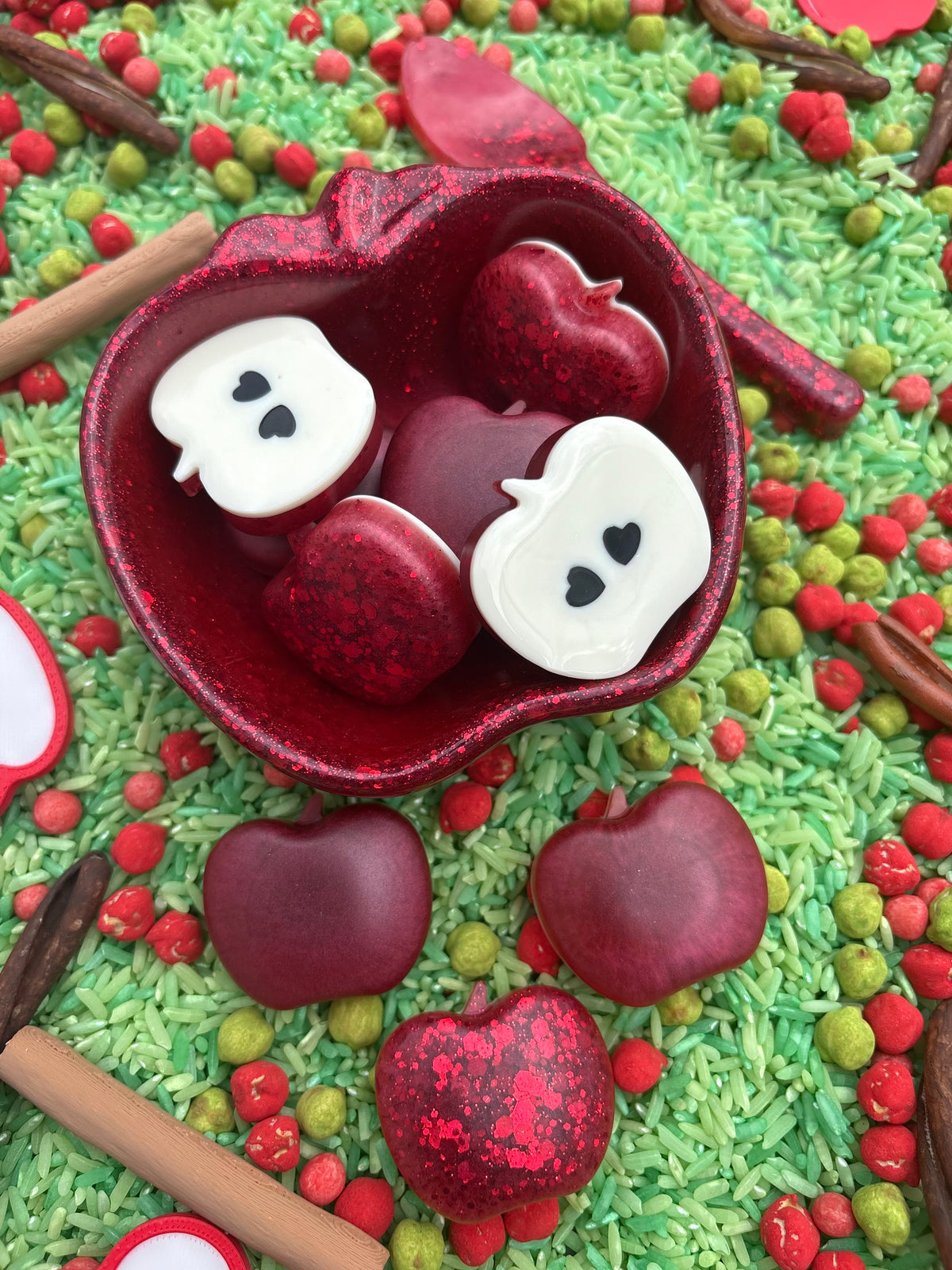 Resin apples