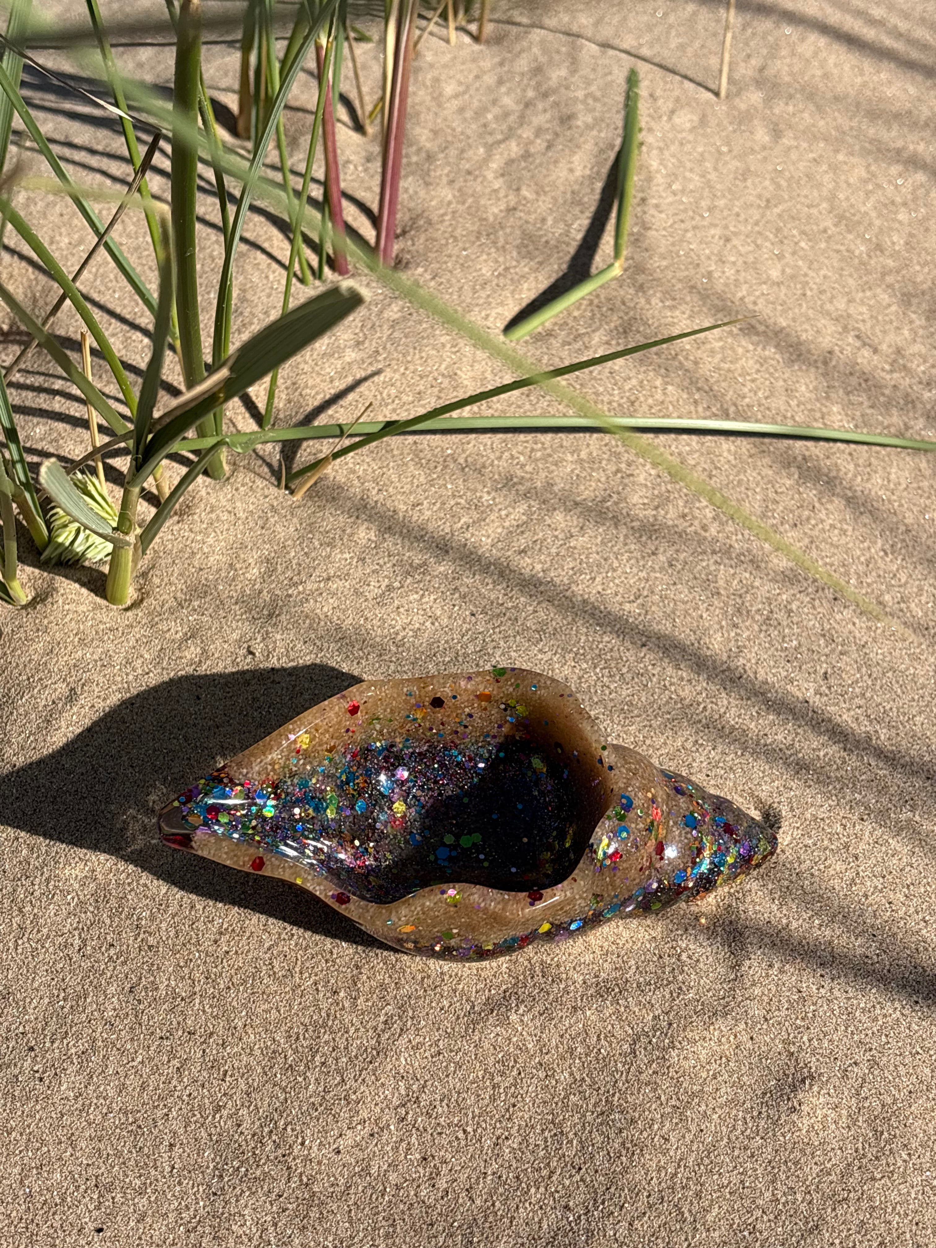 Shell (sand and glitter)