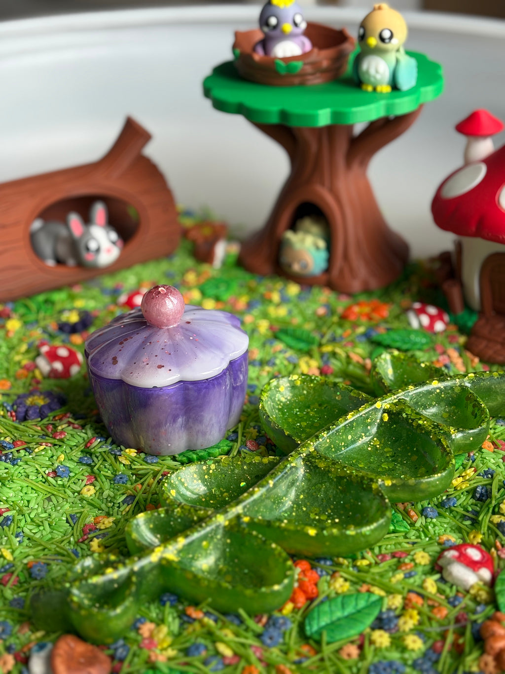 Resin flower pot with lid