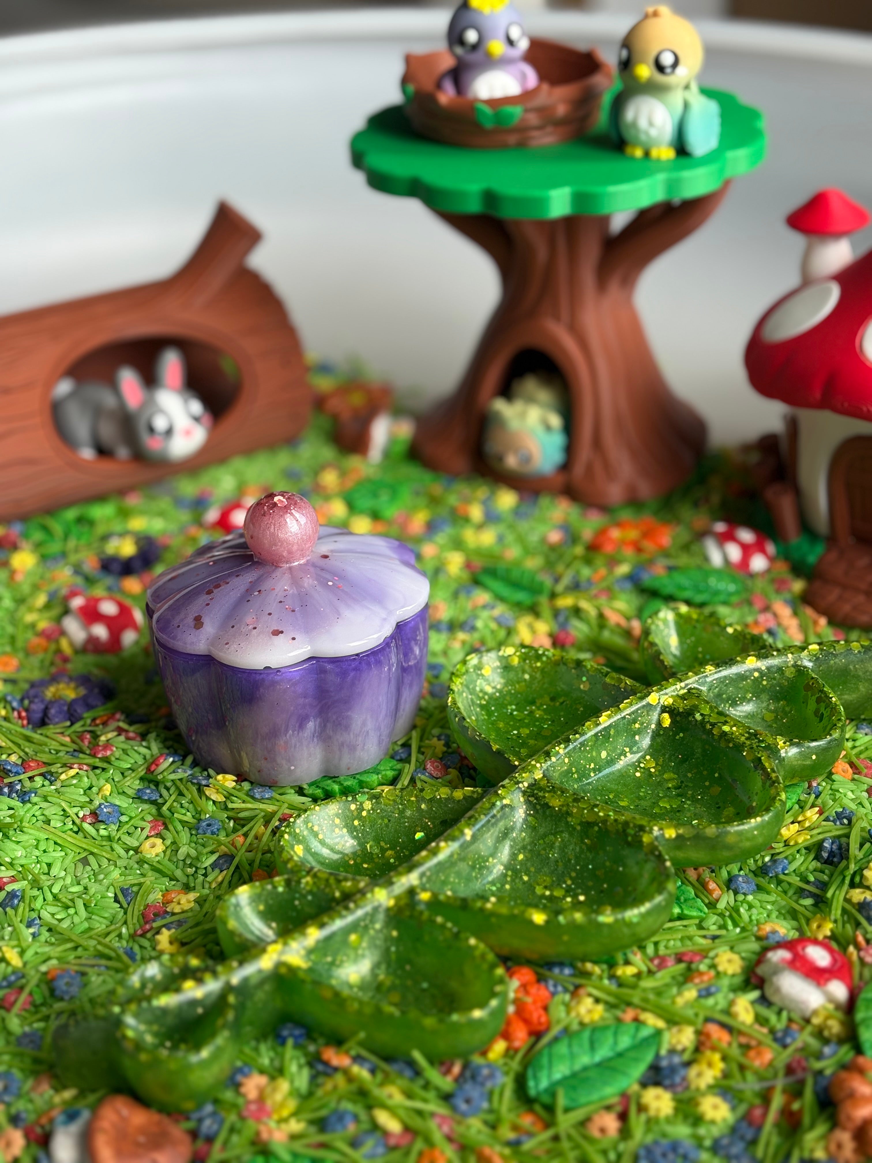 Resin flower pot with lid