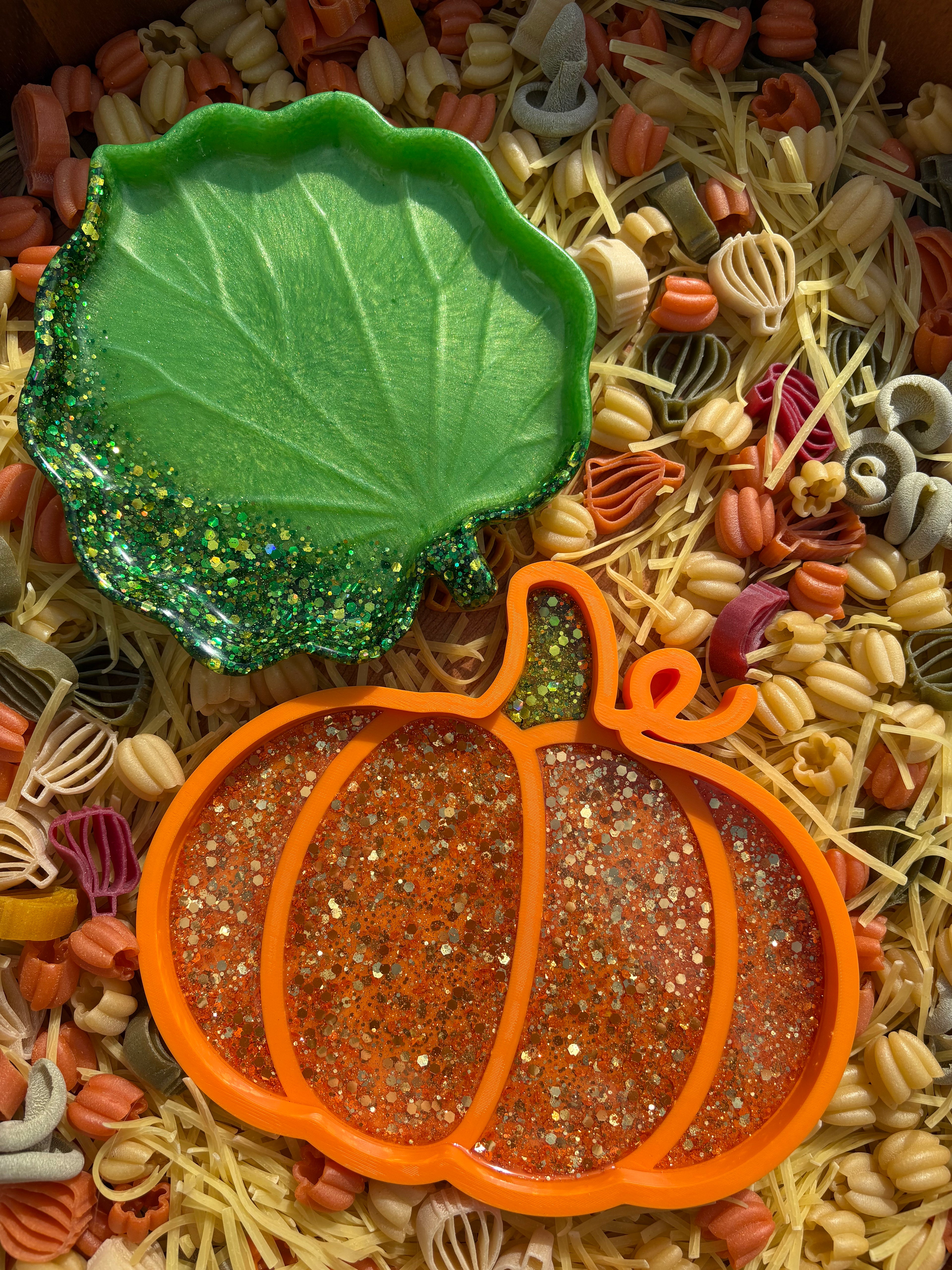 Resin pumpkin leaf